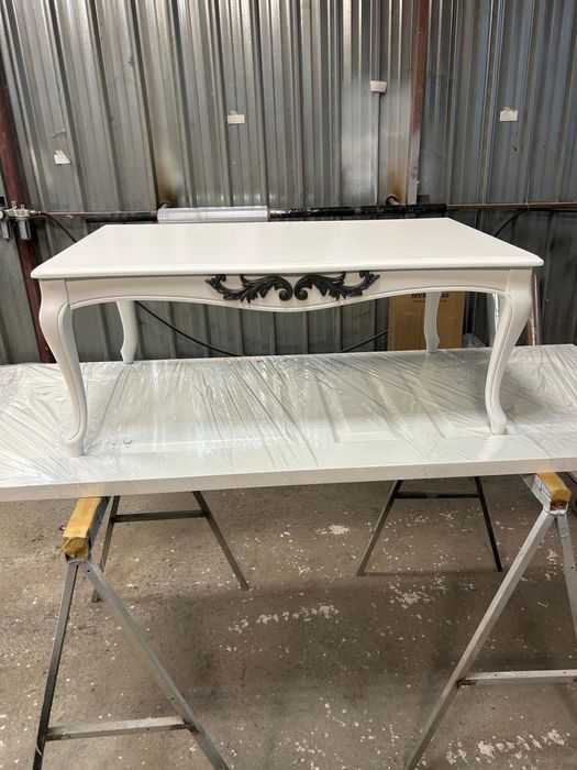 Бяла холна маса в отлично състояние