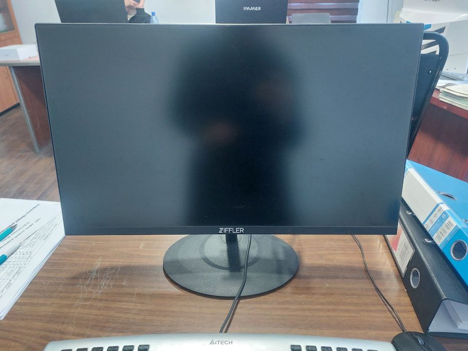 Monitor sotiladi pul zaril Uzi yangi