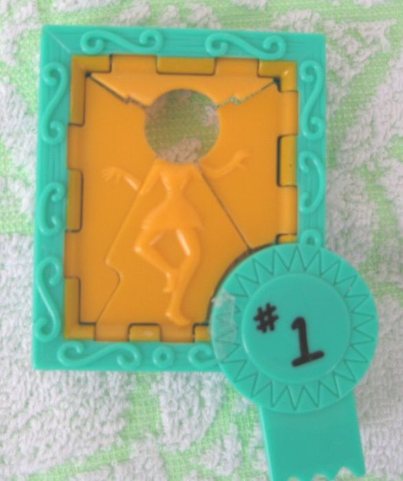 Собака преодолевающая преграду