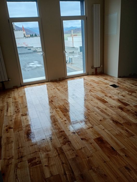 Raschetam chituim lăcuim parchet lemn masiv