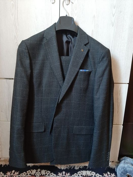 Продам костюмы в хорошом сост.