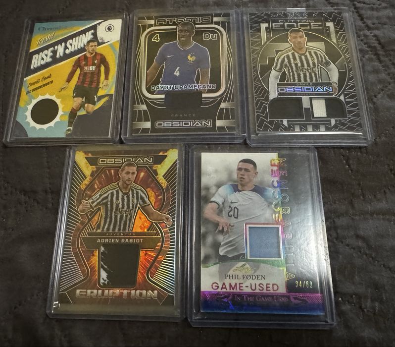 Футболни карти с парче от екип patch relic Topps Panini