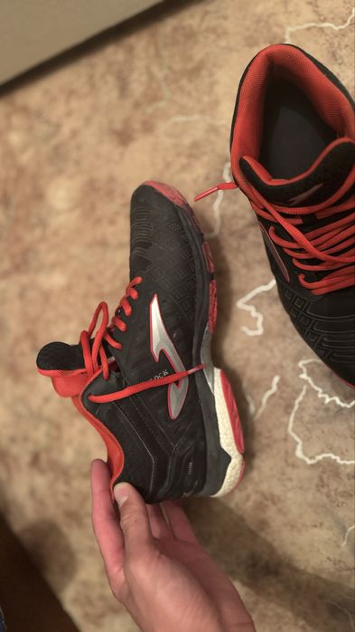 Продам кроссы волейбольные