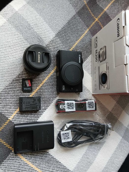 Canon EOS M200 камера с EF-M 15-45 IS STM обектив