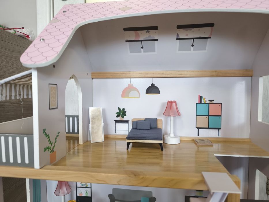 Дървена къща за кукли