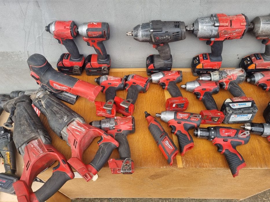 Vând scule millwaukee  m12,m18