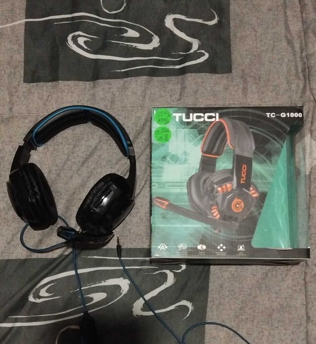 PlayStation 4 500GB + слушалки