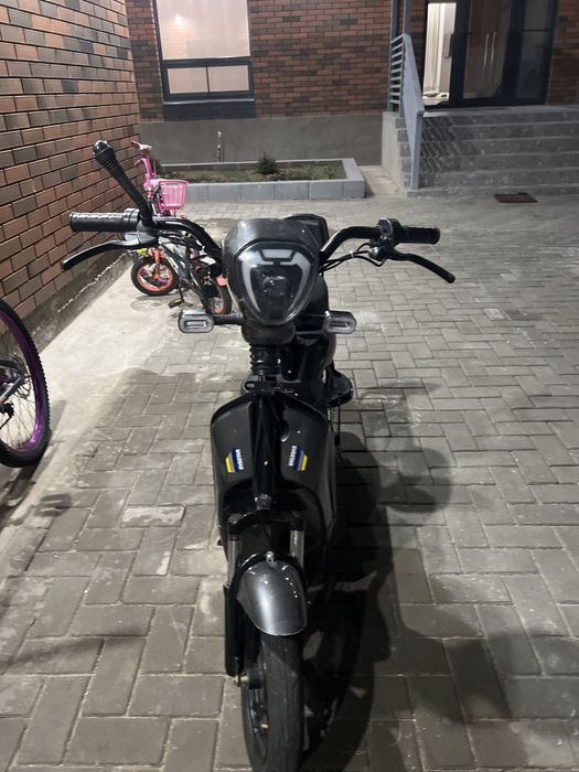 Продаеться электроскутер evestar 8