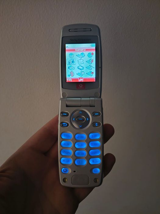 Sony Ericsson z600 ( liber de rețea)