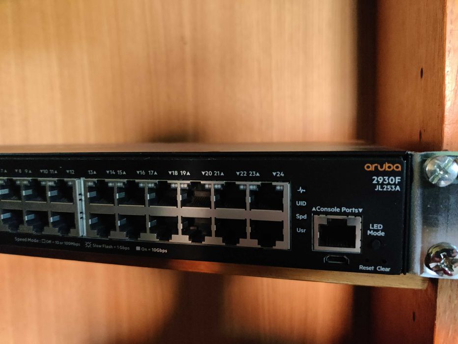 Switch Aruba jl253a 2930f 24g 4sfp