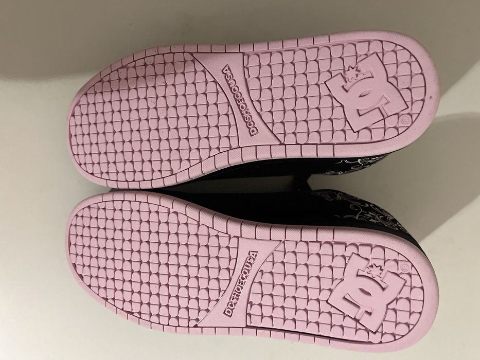 41.р DC Court Graffik Black Pink Sabbath