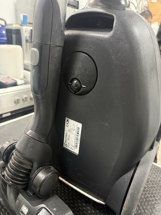 Прахосмукачка Electrolux Pure D8.2 Silence