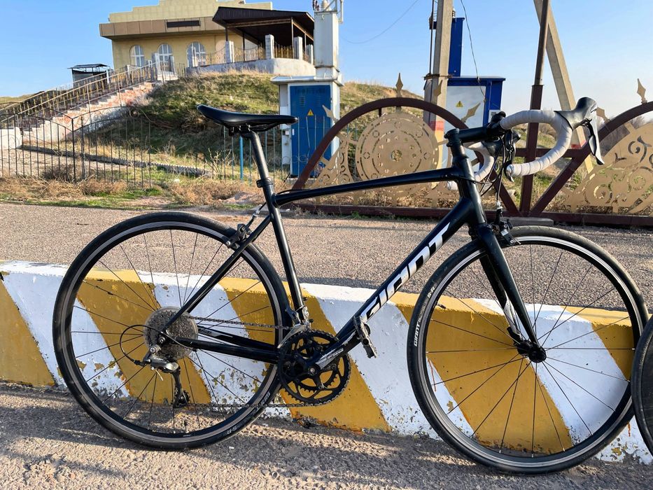 Giant content 3
Шоссейный велосипед в хорошем состояние размер ML сист