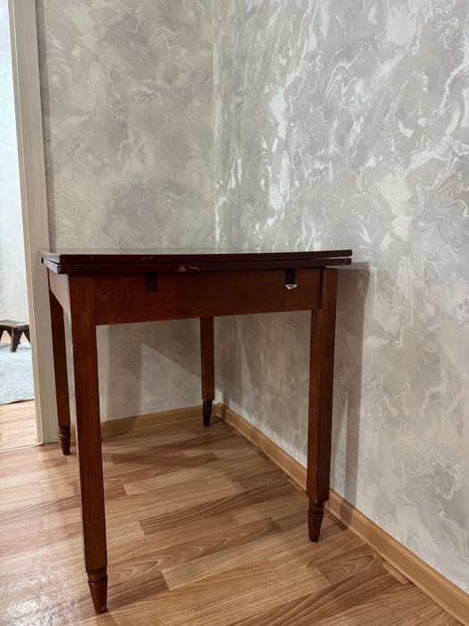 Продам стол б/у в хорошем состоянии,