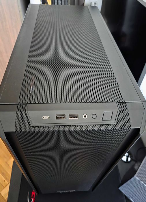 ТОП Lian Li Ryzen 7 7800X3D, RTX5070Ti, 32GB DDR5,  2ТВ NVME  с Гаранция