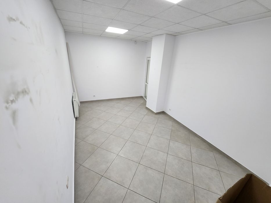 DE INCHIRIAT - Spatiu Comercial 130mp ( Parcare inclusa 400mp )