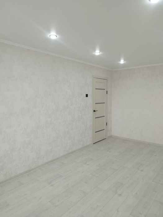 Продам 2 ух.комн кв в центре район Тайги