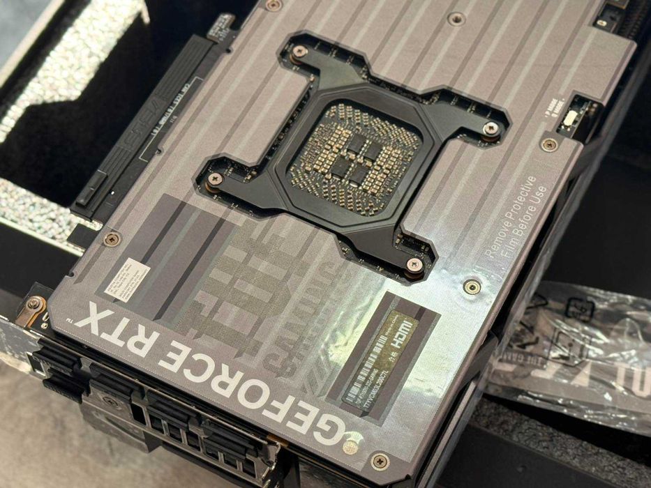 Видеокарта ASUS TUF Gaming RTX 5090 OC, 32GB GDDR7