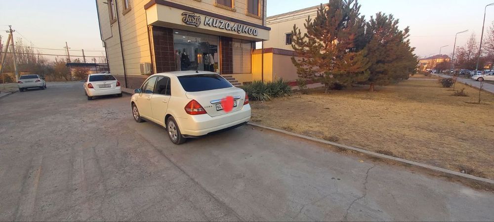 Nissan Tiida sotiladi. Holati yahshi.