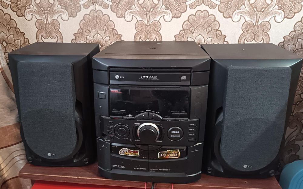 Продаеться музыкальный центр