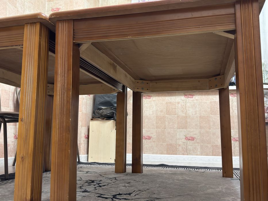 Два стола со стульями