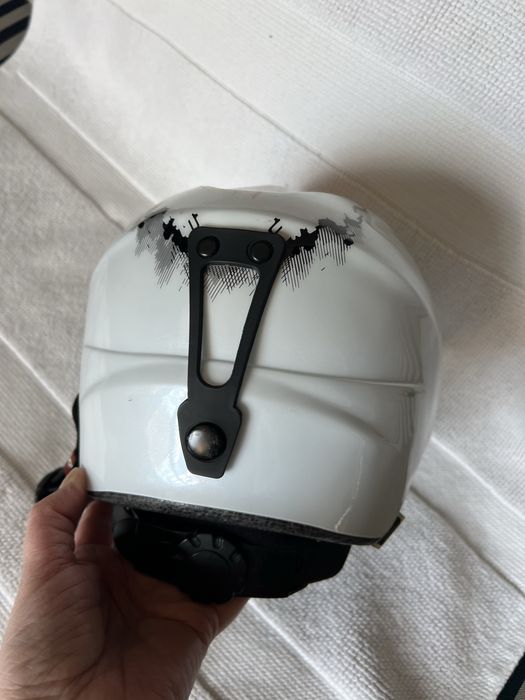 Детска каска за ски и туризъм