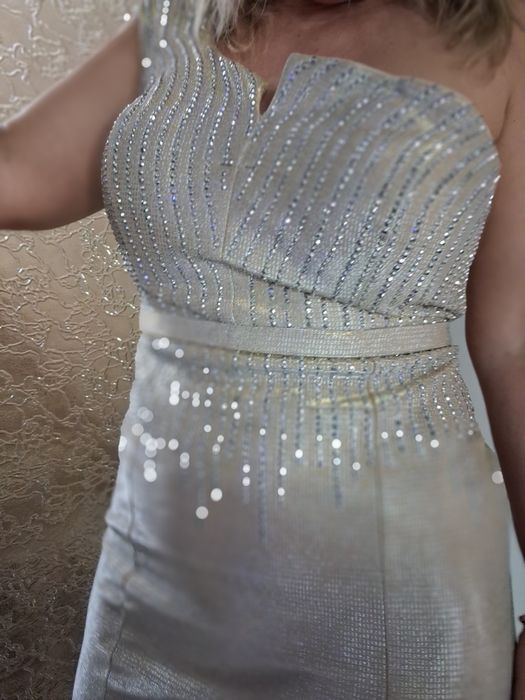 Rochie argintie cu pietre