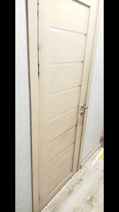 Продам межкомнатную дверь