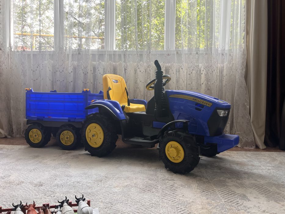 Продам синий трактор