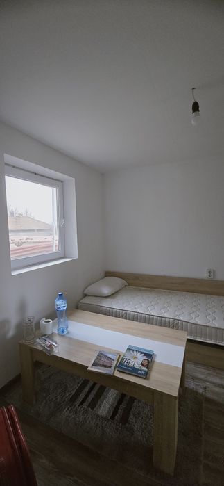 Къща с голям двор в село Поликраище