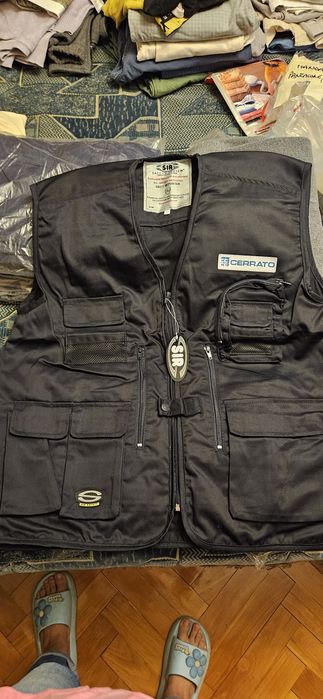 Echipament de lucru: pantaloni, hanorace, tricouri, bluze