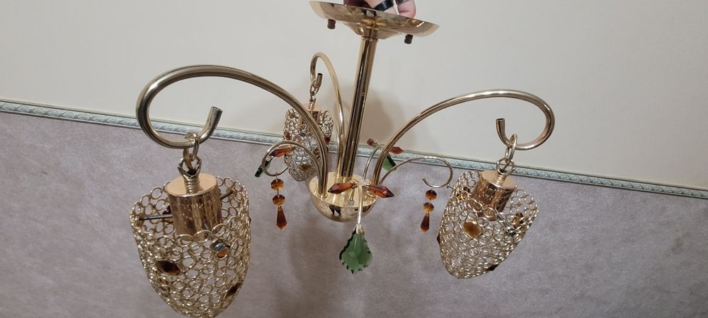 Продам люстру в хорошем состоянии