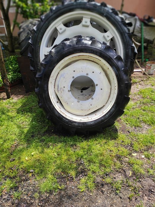 Roti tractor înguste N HOLAND. FEND CASE