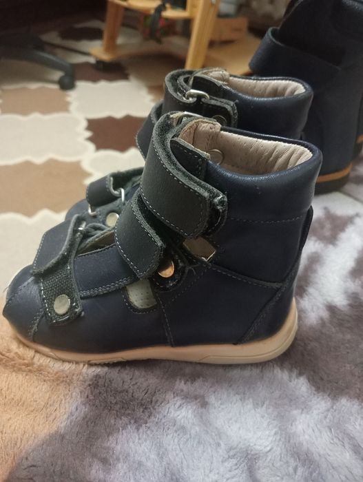 Продам обувь детскую