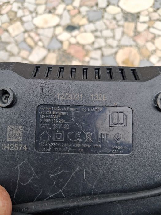 Зарядно и батерия за инсроменти бош