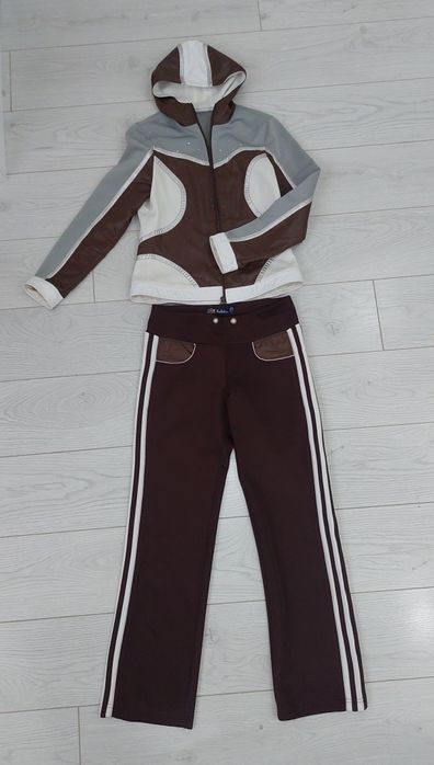 Костюм спортивный