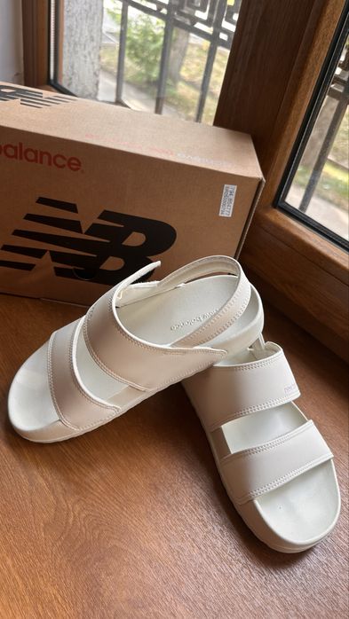 New Balance сандали
