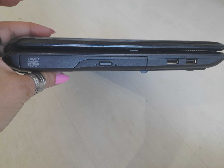 Лаптоп ASUS Pentium(R') Dual-Core CPU