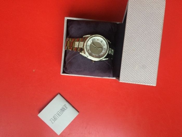 Nou! Ceas original Jennifer Lopez 165$ SUA