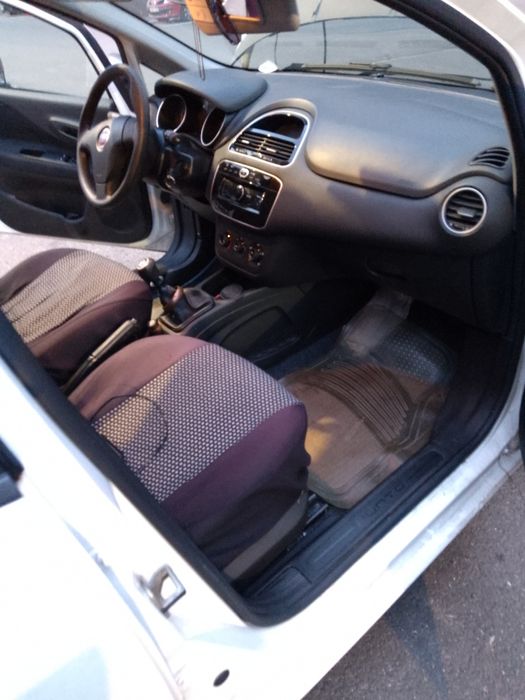 Fiat Punto youang alb motor 1 2  2017/52000 km