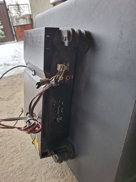 Vand subwoofer  auto Hertz in boxa