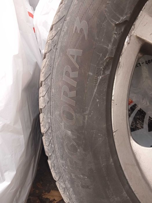 Продам шины с дисками R19