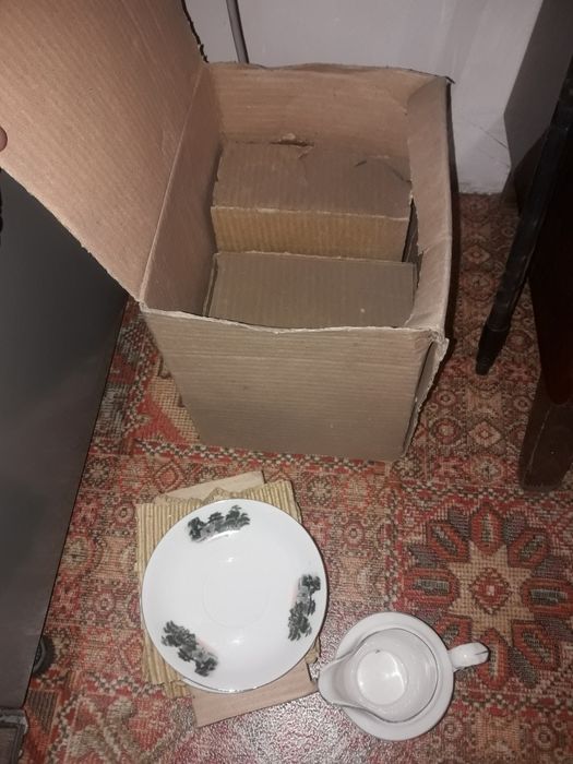 Молочник + 6 десертных тарелок