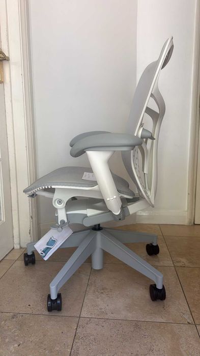Herman Miller Mirra 2 Chair - Full Specification Model - White Scaun Culoare Albă