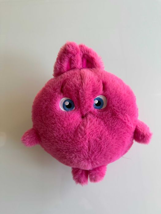 Плюшена играчка с механизъм, който се смее