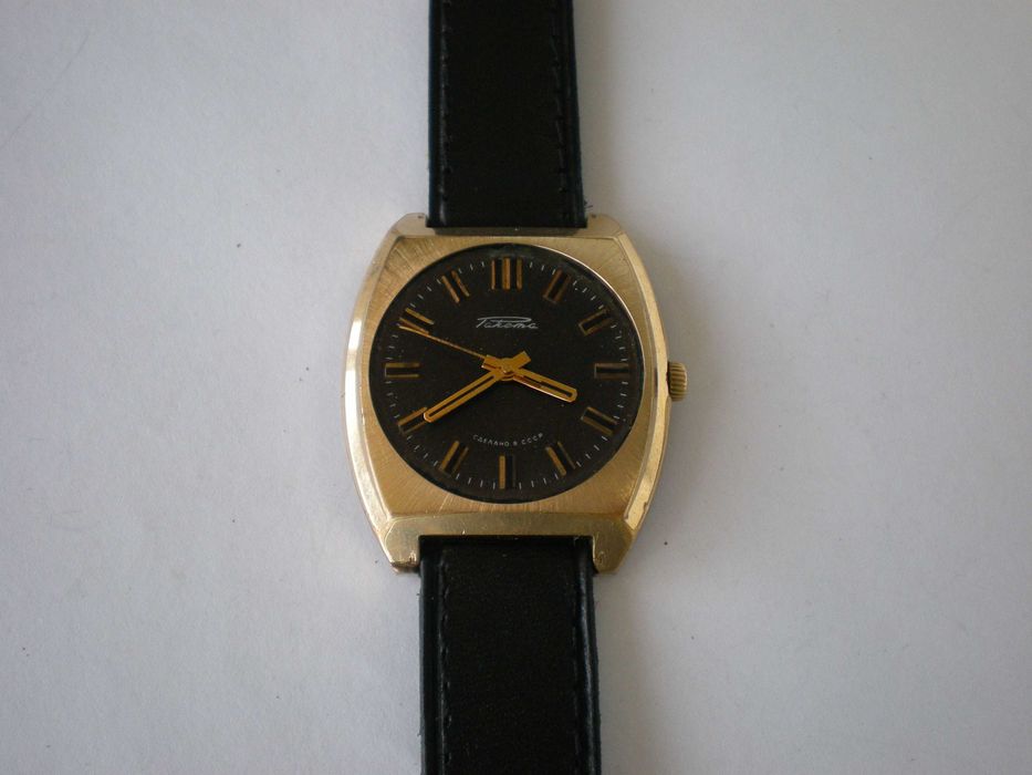 Ракета с черен циферблат