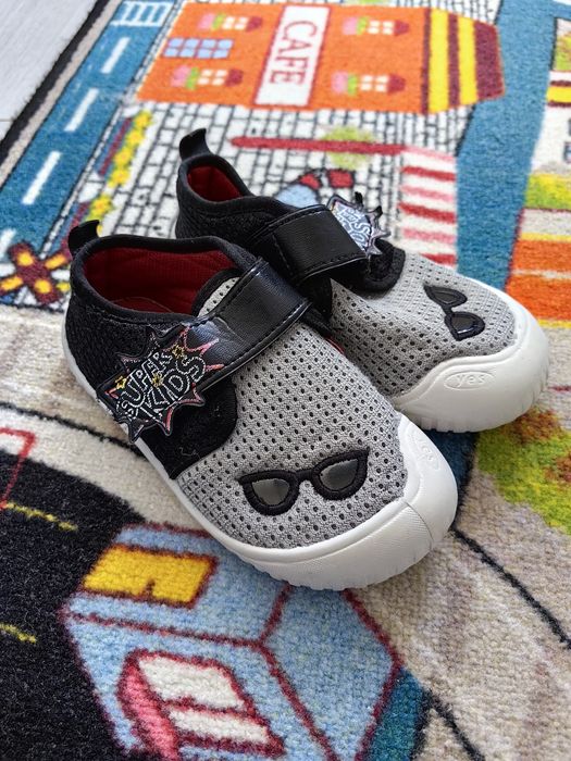 Пантофи и сандали