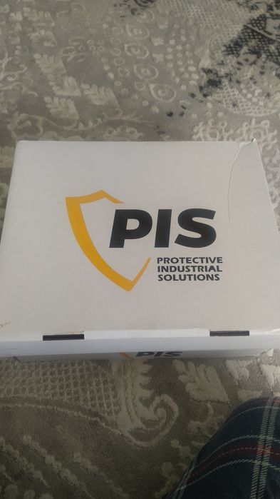 Продам рабочие ботинки