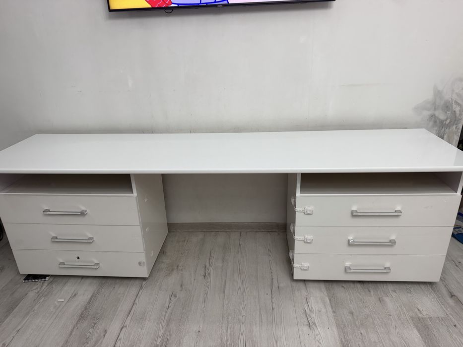 Срочно продам стол Длина 245 см