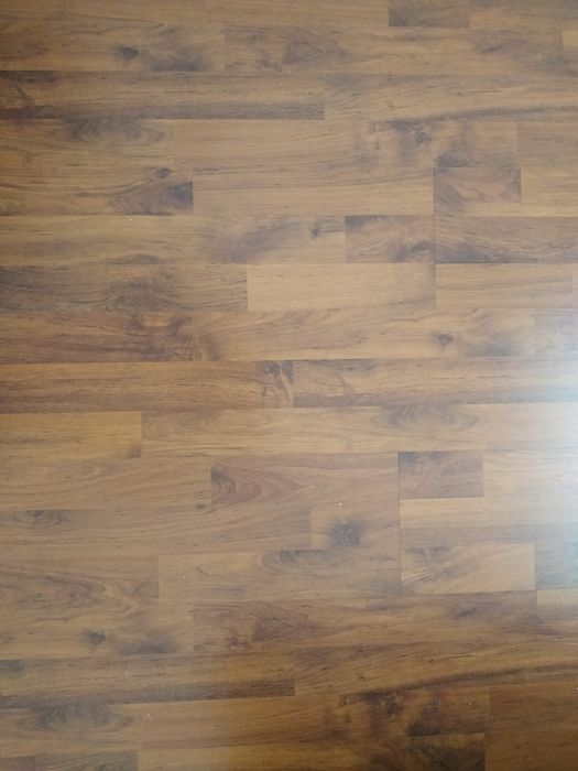 200 Ron TOT Parchet laminat maro 11,6 mp și plinta, placa(138x19.3x8)